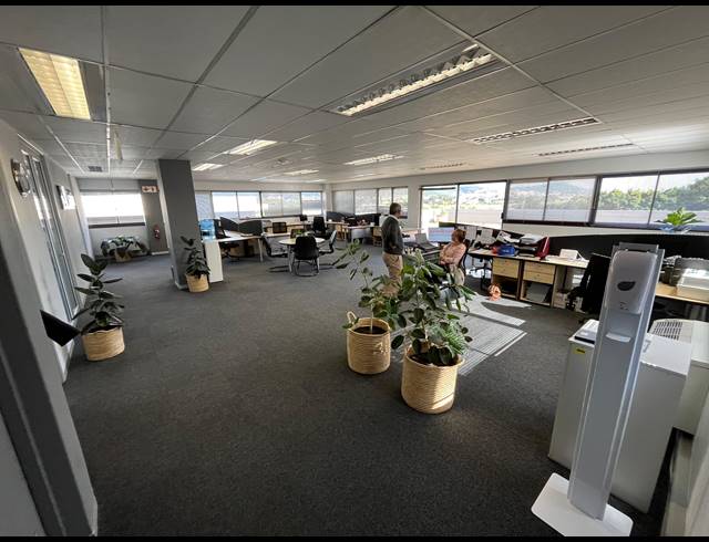 222M² OFFICE TO LET IN PINELANDS